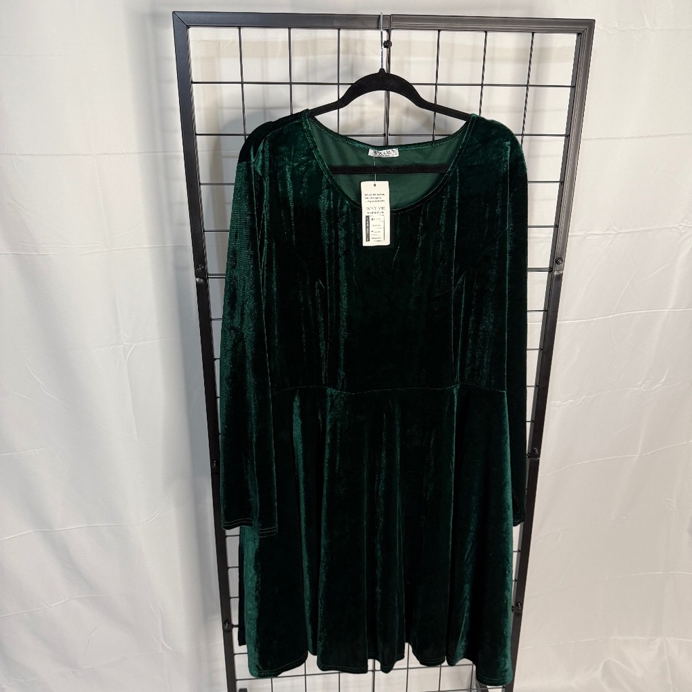 In’Voland 28W NWT Velvet Green Mini Dress